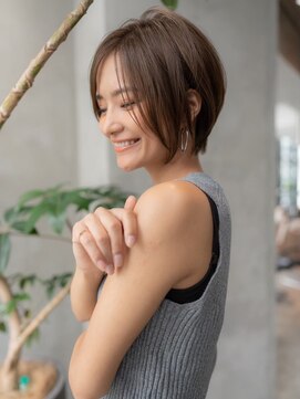 エースハバナ 渋谷(1 HAVANA) ヌーディカラー/前下がりボブ/小顔ヘア/大人ボブ