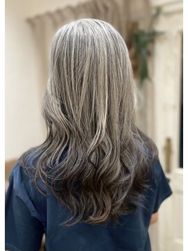 ライオン(Lion) グレイヘアデザインカラー