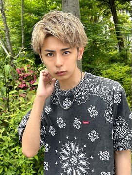 アーリー(Ali'i) 束感ショートアップバングツーブロックマッシュハイライトメンズ