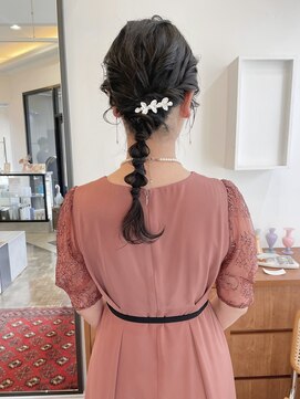 ヘアーアイスカルテット(HAIR ICI QUARTET) 20代30代大人可愛いお呼ばれスタイル編みおろし玉ねぎアレンジ