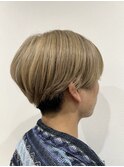 ベージュ×ブリーチ