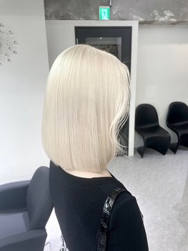 ペレ 渋谷(PELE) イメチェン/ホワイトブロンド/外ハネボブ/美髪/渋谷