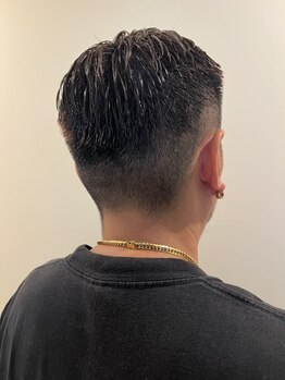 リベルタ(liberta)の写真/経験豊富なスタイリストが一人一人に向き合ってくれるマンツーマン施術。周りを気にせず寛げる空間が◎