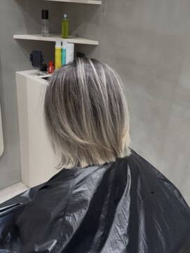 バレイヤージュ/ホワイトシルバー/シャドウルーツ