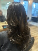 ベルライズ(Belrize)&nbsp;艶と動きを仕込むオリーブベージュ