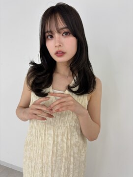 ユーフォリア 青山(Euphoria) 暗髪透明感グレージュ×シースルーバングミディアムレイヤー