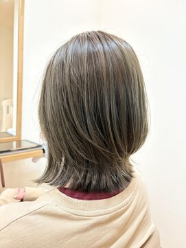 モントゥリー(Mon tree) オリーブグレージュ×肩上外ハネレイヤー