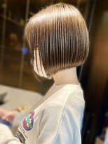エミュー(emue)&nbsp;透明感オリーブグレージュ◎切りっぱなしボブ×20代30代