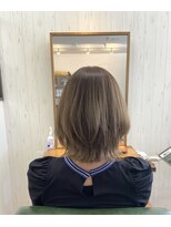 アンダーバーホワイトモデ 河内長野(_WHITE mode)&nbsp;※外ハネくびれボブレイヤーカット　アッシュベージュ