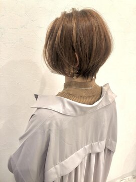 ラテ ヘア リリィ(latte hair lily) 大人可愛い/ショートへア/ブリーチなし