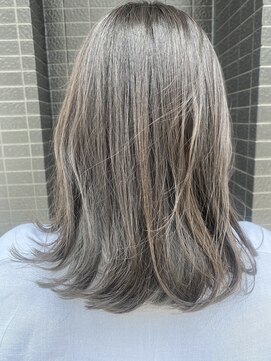 リアン 鶴見(Lien) ふんわり外ハネグレージュ
