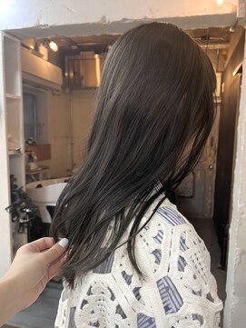 カゼ ダイカンヤマ Kaze DAIKANYAMA 光に透けるピュアオリーブ