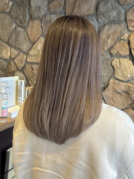 ラック(LUCK) 黒髪/グレーベージュ/レイヤーロング/前髪パーマ/ハイライト