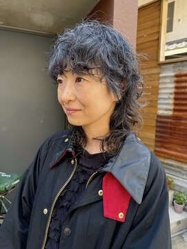 ナループロアオハナ(Nalu pu loa ohana) マッシュウルフ/ウルフパーマ/パーマ/くるくるパーマ