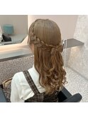 髪の毛リボンハーフアップ