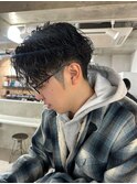 センターパート/強めツイストスパイラルパーマ/縦落ちパーマ