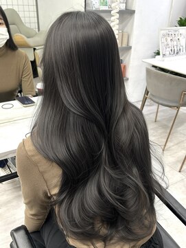 アマトウキョウ アユンチェ(AMA TOKYO×AYUNCHE) ダークグレージュ  アッシュグレー  透明感カラー