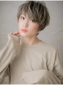 ホワイトグレージュハイライトフェザーショートX志木20代30代