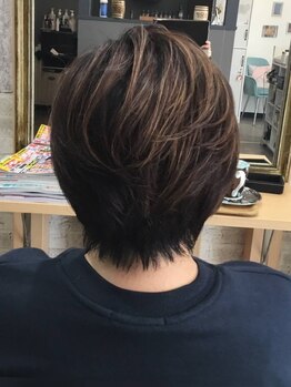 ショートヘアはバランスが命！骨格に合わせたカットで、どこから見ても綺麗なシルエットが叶います。