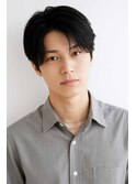 ★清潔感と上品さを兼ね備えた黒髪センターパート