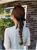 リボン付き三つ編みアレンジ