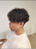 刈り上げマッシュツイストスパイラルパーマセンターパート