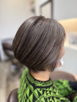 白髪ボカシ小顔ショート