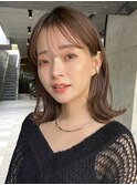 ミディアムレイヤーカット ダークアッシュ 外ハネ大人ガーリー
