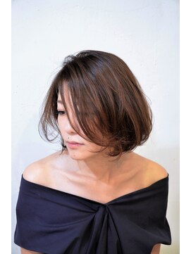 ハグ ニシコヤマ アトリエ(hug nishikoyama atelier) 大人かっこいいミニボブかきあげマッシュショート斜めバング美髪