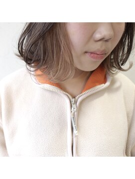 デコヘアーフラッペ(DECO HAIR frappe) 透明感あるベージュのインナーカラー