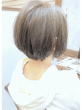 アグ ヘアー シーバス 薩摩川内店(Agu hair chivas) 《Agu hair》小顔かわいいショートボブ グレージュ