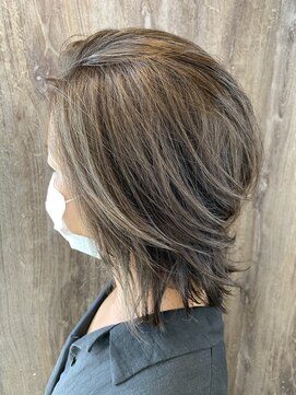 ヘアメイク Y-21 青葉台店 ミディアムボブ×ウルフ風アレンジ×ライトグレージュ
