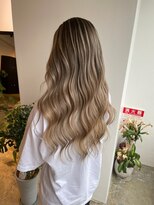 メリー オオサカ(Merly Osaka)&nbsp;これぞ外国人風バレイヤージュ_やわらかくすみベージュ_