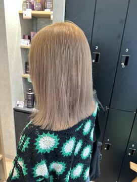 ビアンコ カーロ 二子新地店(Bianco caro) ブロンドベージュ/ブロンドカラー/切りっぱなしミディアム