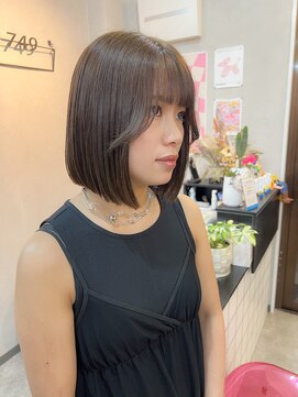ナジック(749) 切りっぱなしボブ×アッシュブラウン