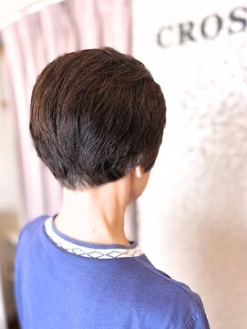クロス(CROSS) 60代70代/後頭部ふんわり/ハンサムショート