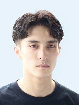 ハレ ヘアサロン(Hale hair salon) Hale刈り上げセンターパートフェザーパーマニュアンスパーマ原宿