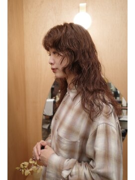 メク(meku) たっぷりレイヤー/ふわふわパーマ＊