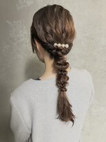 コトナ(kotona)&nbsp;【編み下ろしお呼ばれヘアセット】低めシニヨンタイトシニヨン