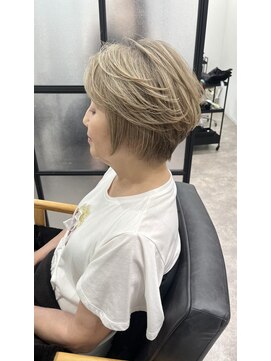 ピックアップ(ｐｉｃｋ ｕｐ) ショートカット　白髪ぼかし