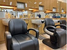 エムスリーヘア アイワイ 幕張店(Mlll HAIR IY)の雰囲気（開放感あるシャンプースペース◆心地よい癒しのひとときを/幕張）