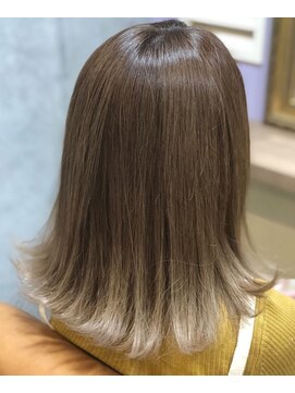 エレナ(elena) 外ハネグラデーション[elena/池袋]