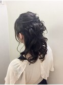 結婚式やパーティーで活躍の簡単ねじりハーフアップ☆