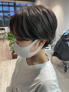 コワファーストナガサキシャンプーボーイ(COIFF1RST NAGASAKI SHAMPOO BOY) 大人かわいいマッシュショートボブカーキグレージュ