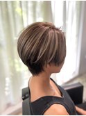 小顔ショートボブ丸みショート×パープルブラック白髪ぼかし
