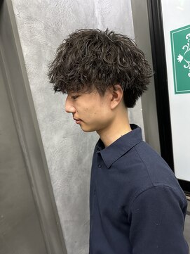 グラフィーサッポロ(Graphy sapporo) 10代 20代 メンズヘア 波巻き ツイスパ マッシュ 刈り上げ