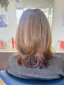 アトリーチェタ 田富店(ATTRICE) レイヤー/ミディアム/脱白髪染め/明るい白髪染め/