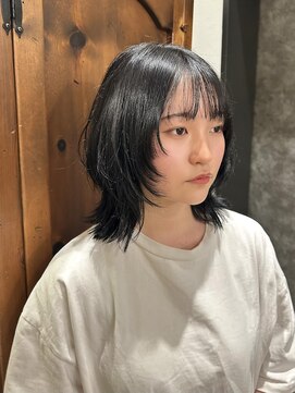 エクテ(ecouter) ジェンダーレスウルフ黒髪暗めカラークラゲヘアー