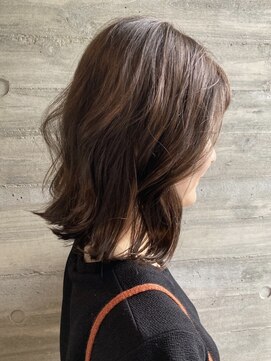 シルフィ(sylph) 上品なベージュカラー/くびれミディアムヘア