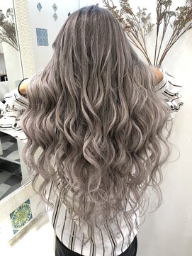 ラピス 池袋(Lapis) 【Lapis／池袋】ホワイトグレーグラデ